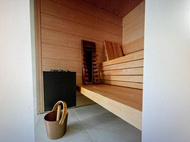 Schravenhoek Met Indoorzwembad En Sauna Veurne Exterior foto
